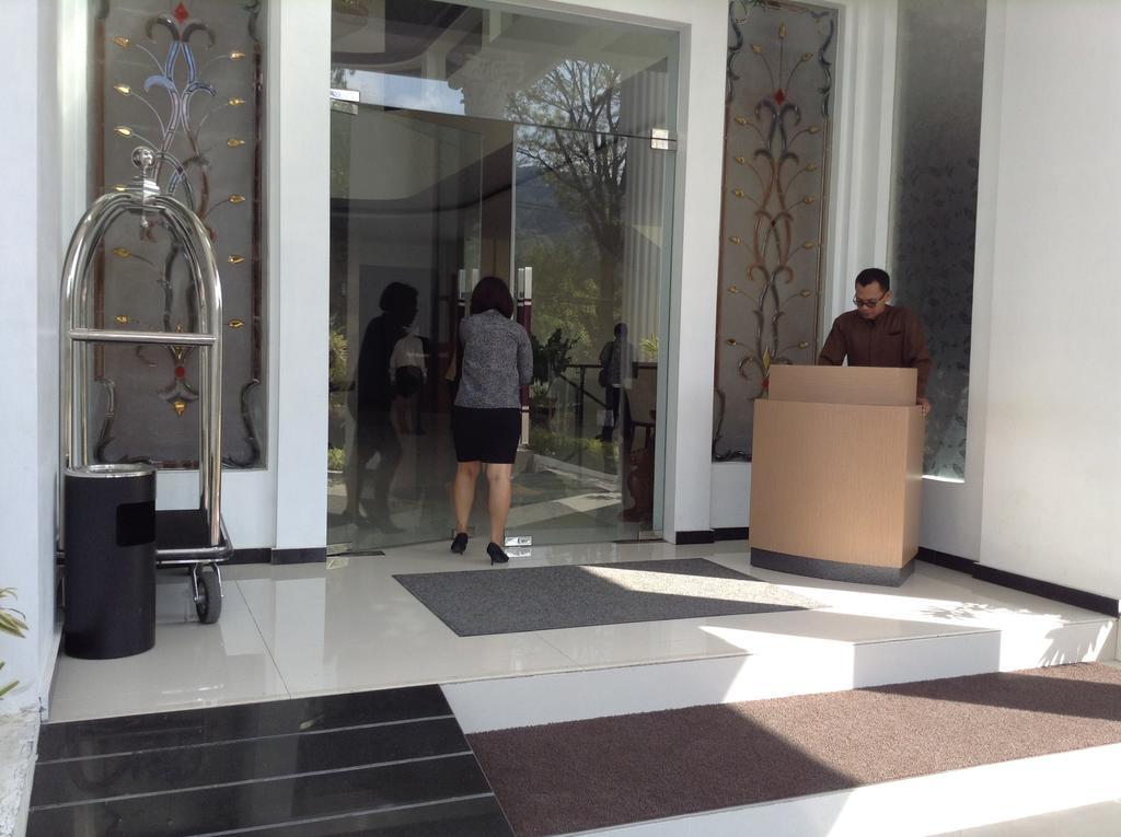 Hotel Safira Маґеланґ Екстер'єр фото