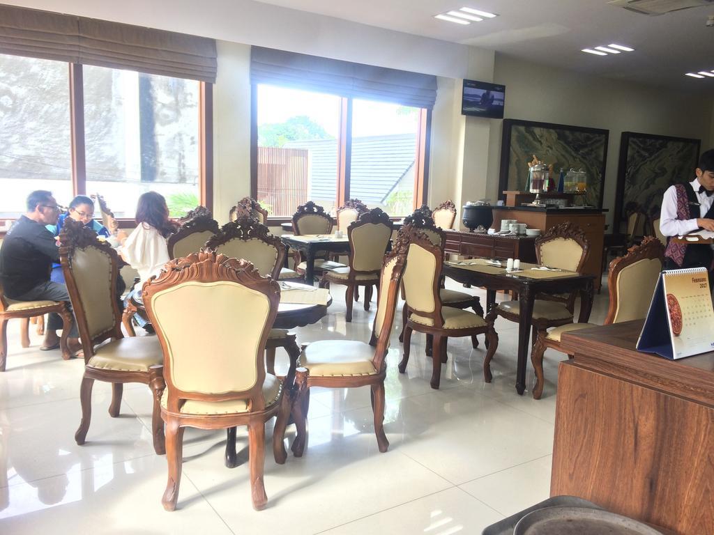 Hotel Safira Маґеланґ Екстер'єр фото