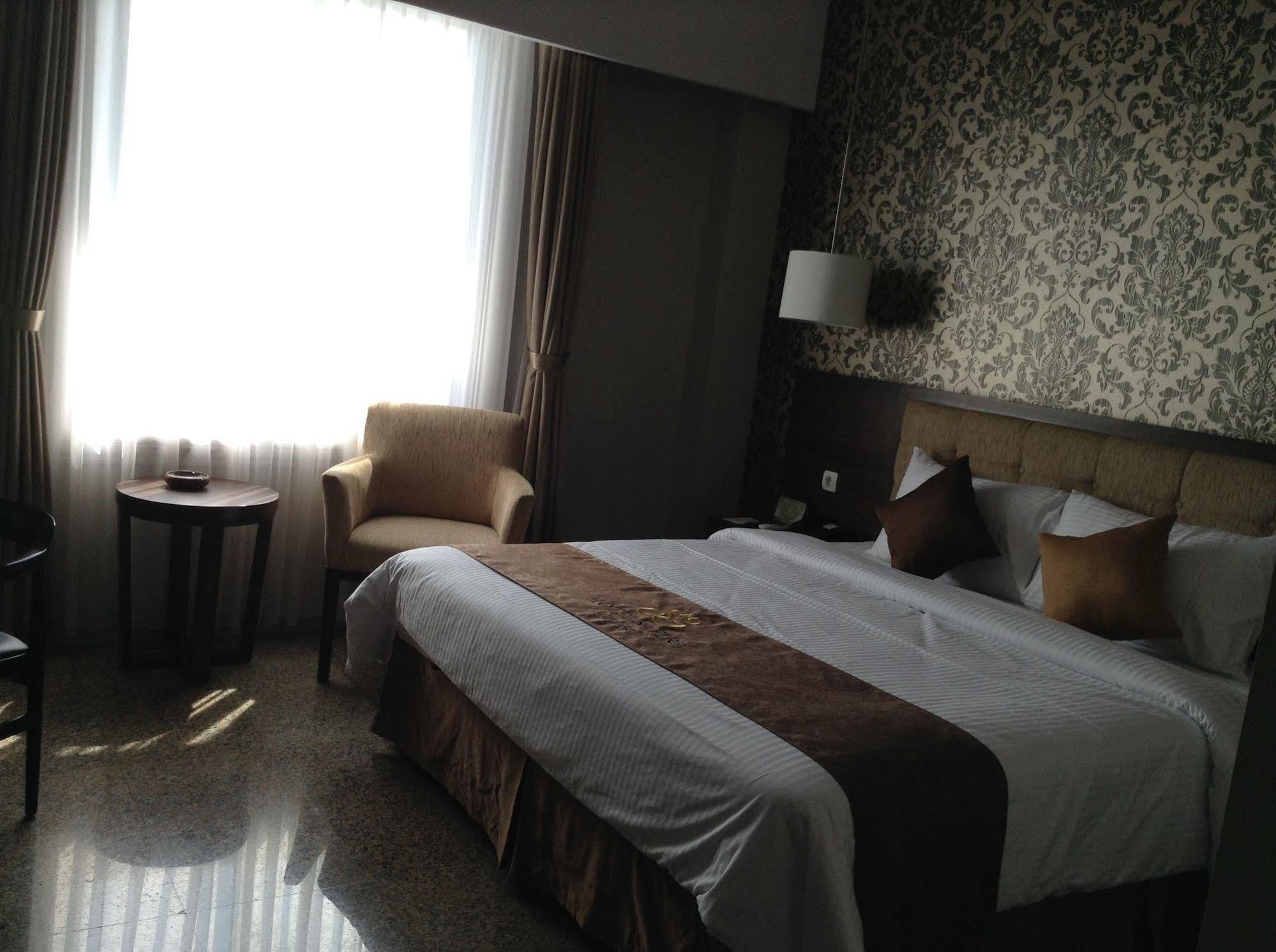 Hotel Safira Маґеланґ Екстер'єр фото