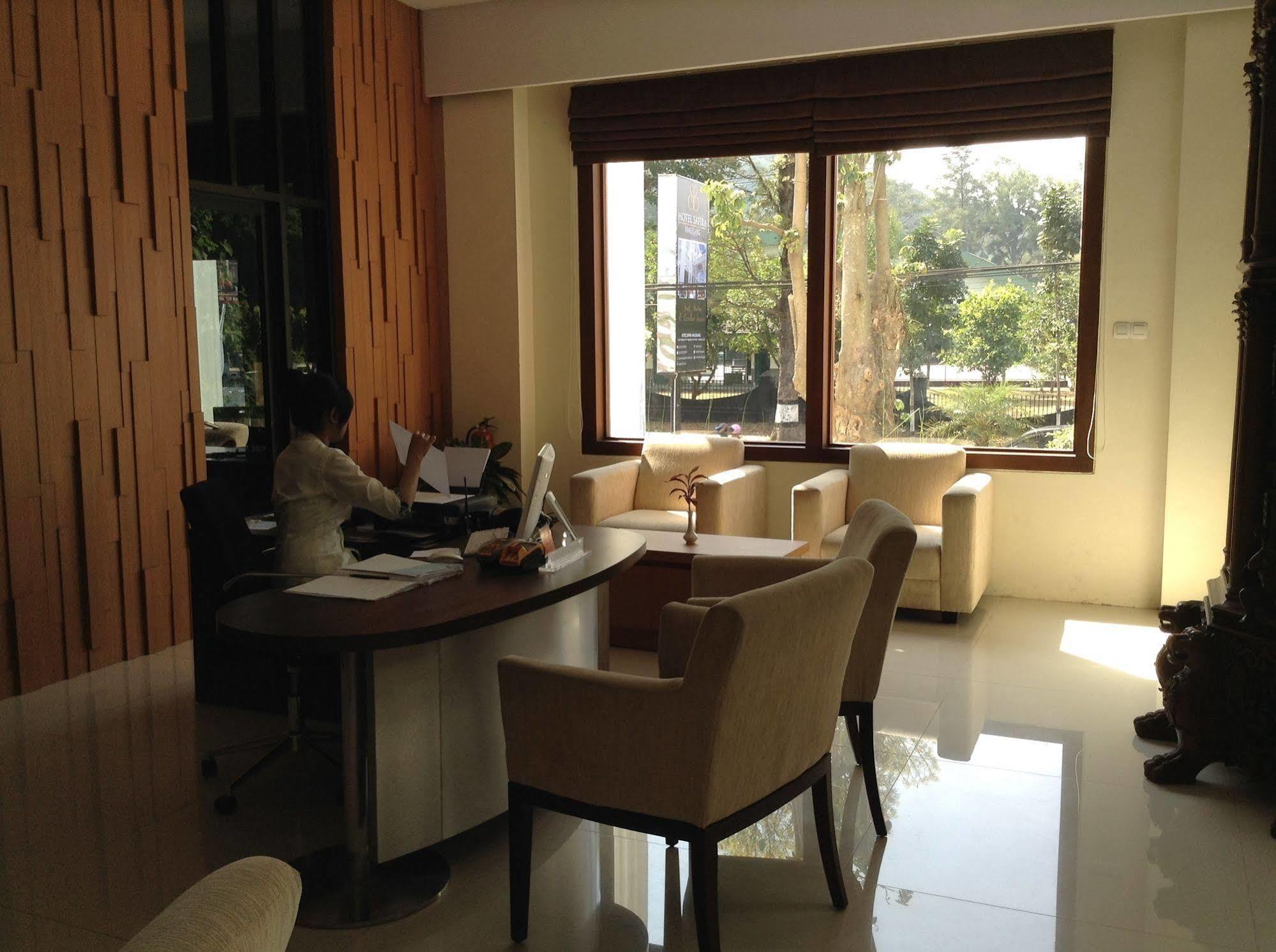 Hotel Safira Маґеланґ Екстер'єр фото